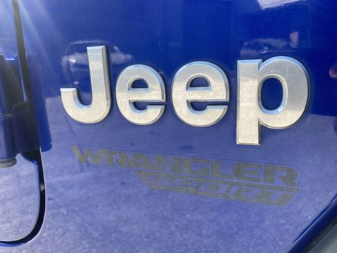 Used 2019 Jeep Wrangler Sport AWD/4WD image 10