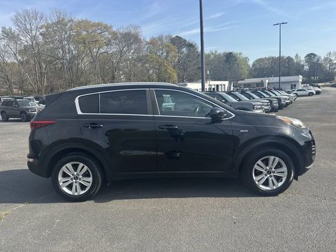Used 2018 Kia Sportage LX w/ LX Popular Package image 8