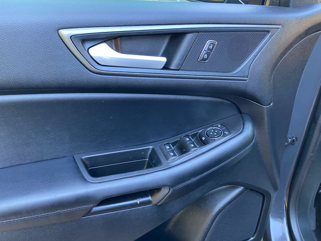 Used 2021 Ford Edge SE FWD image 25