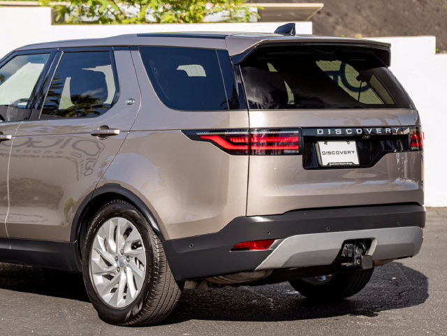 Used 2025 Land Rover Discovery S AWD/4WD image 10
