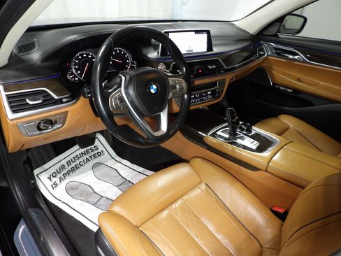Used 2016 BMW 750i xDrive image 11