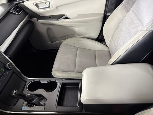 Used 2017 Toyota Camry SE image 16