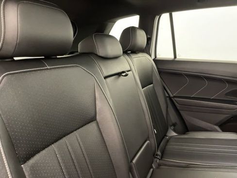 Used 2023 Volkswagen Tiguan SE R-Line image 27