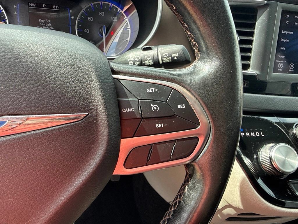 Used 2019 Chrysler Pacifica Touring-L FWD image 22
