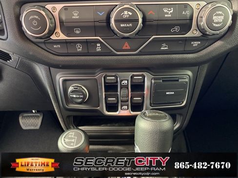 New 2025 Jeep Gladiator Sport image 20