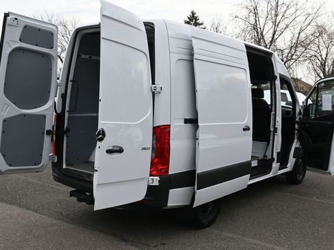 Used 2025 Mercedes-Benz Sprinter 2500 image 34