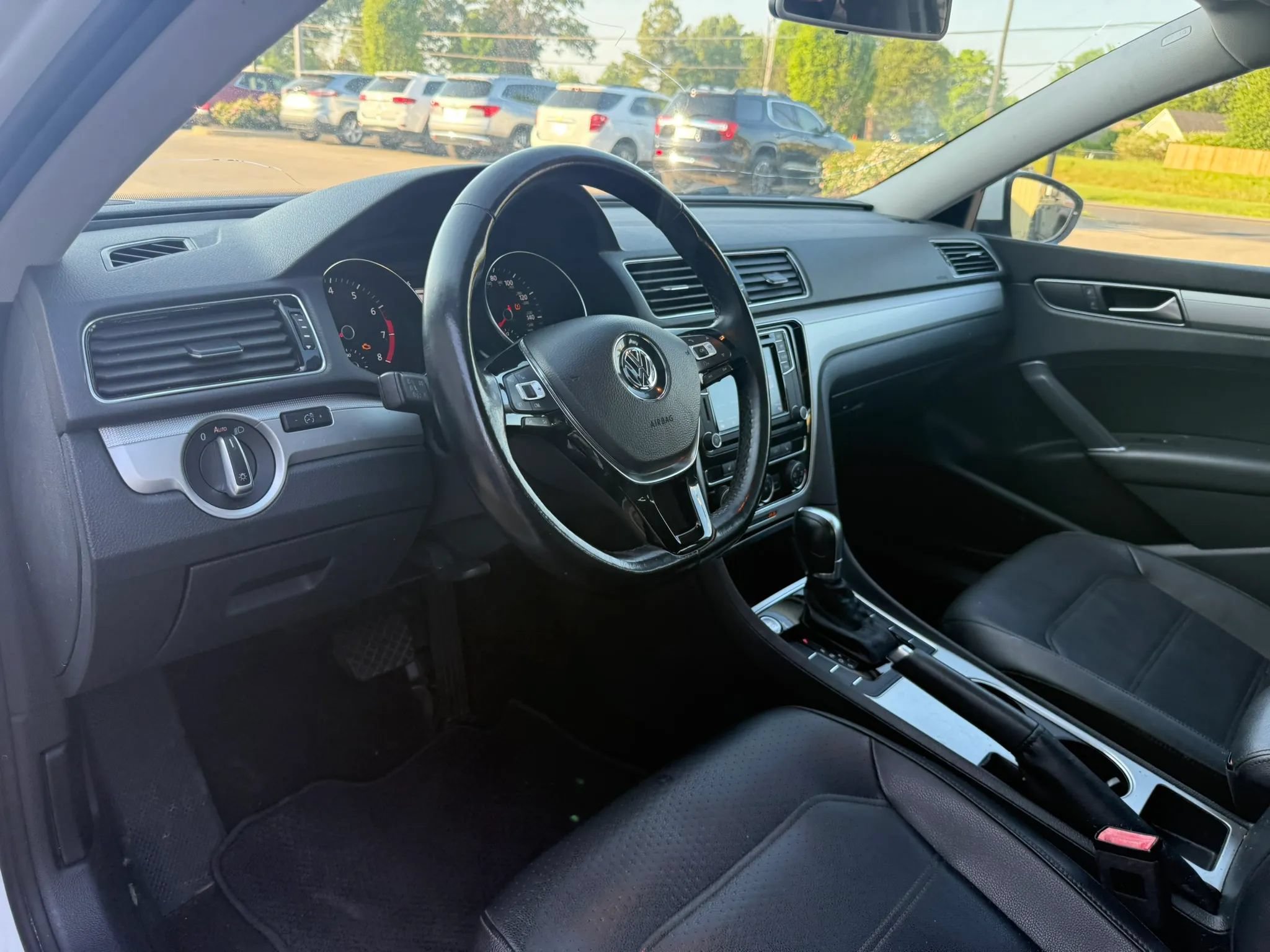 Used 2019 Volkswagen Passat 2.0T Wolfsburg FWD image 9