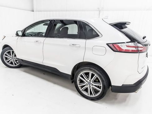 Used 2019 Ford Edge Titanium FWD image 4