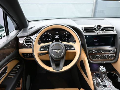 Used 2023 Bentley Bentayga AWD/4WD image 17