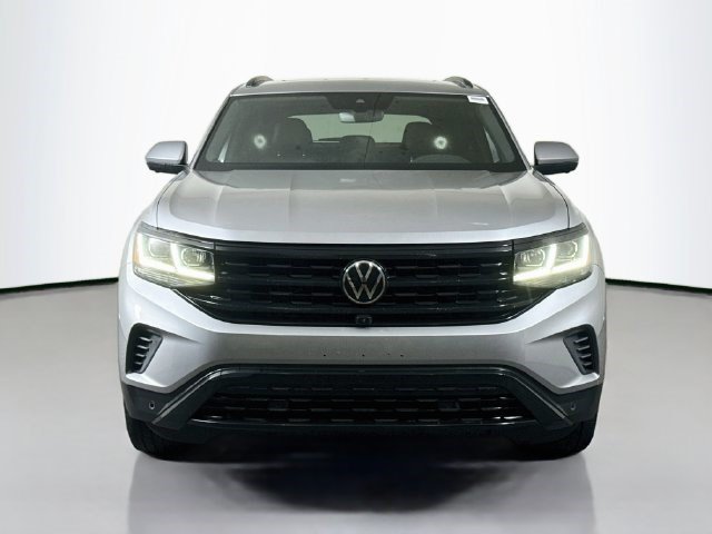 Used 2020 Volkswagen Atlas Cross Sport SEL Premium AWD/4WD image 2