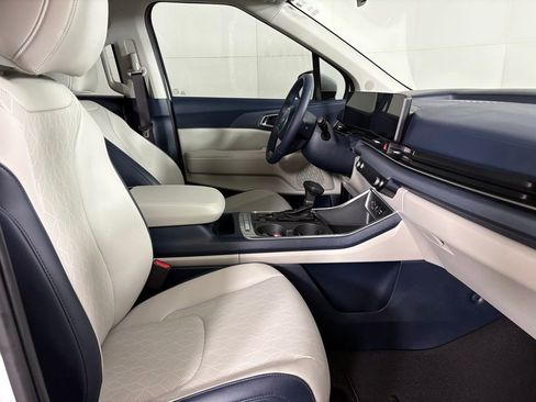 New 2026 Kia Carnival EX FWD image 13