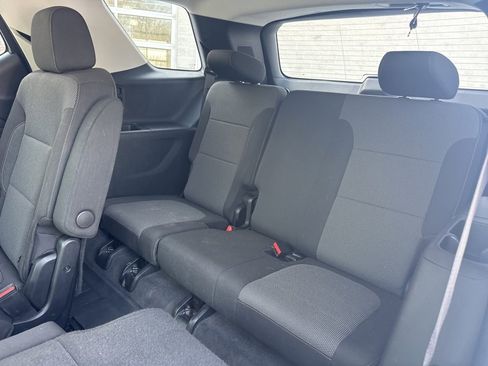 Used 2020 Chevrolet Traverse LT image 37