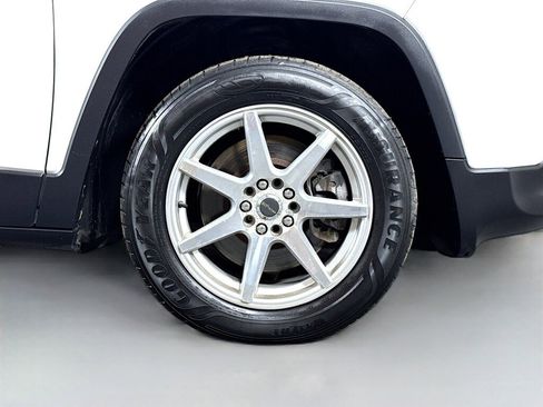 Used 2016 Jeep Cherokee Sport image 35