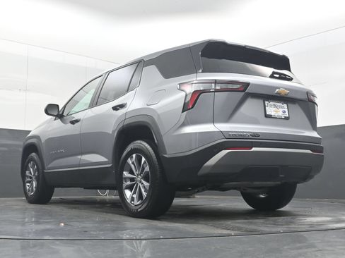Used 2025 Chevrolet Equinox LT FWD image 33