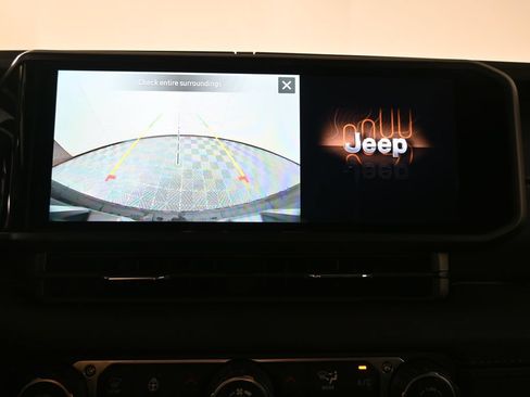 Used 2024 Jeep Wrangler Unlimited Sahara w/ Safety Group AWD/4WD image 27