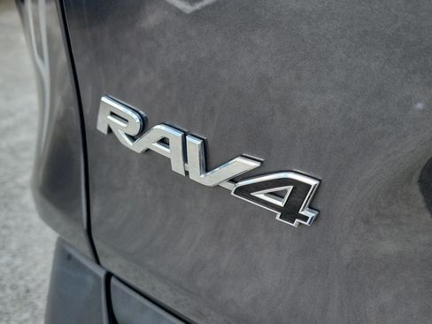 Used 2023 Toyota RAV4 LE FWD image 10