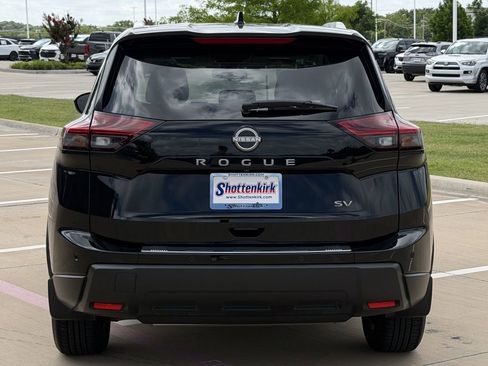 Used 2024 Nissan Rogue SV w/ SV Premium Package FWD image 5