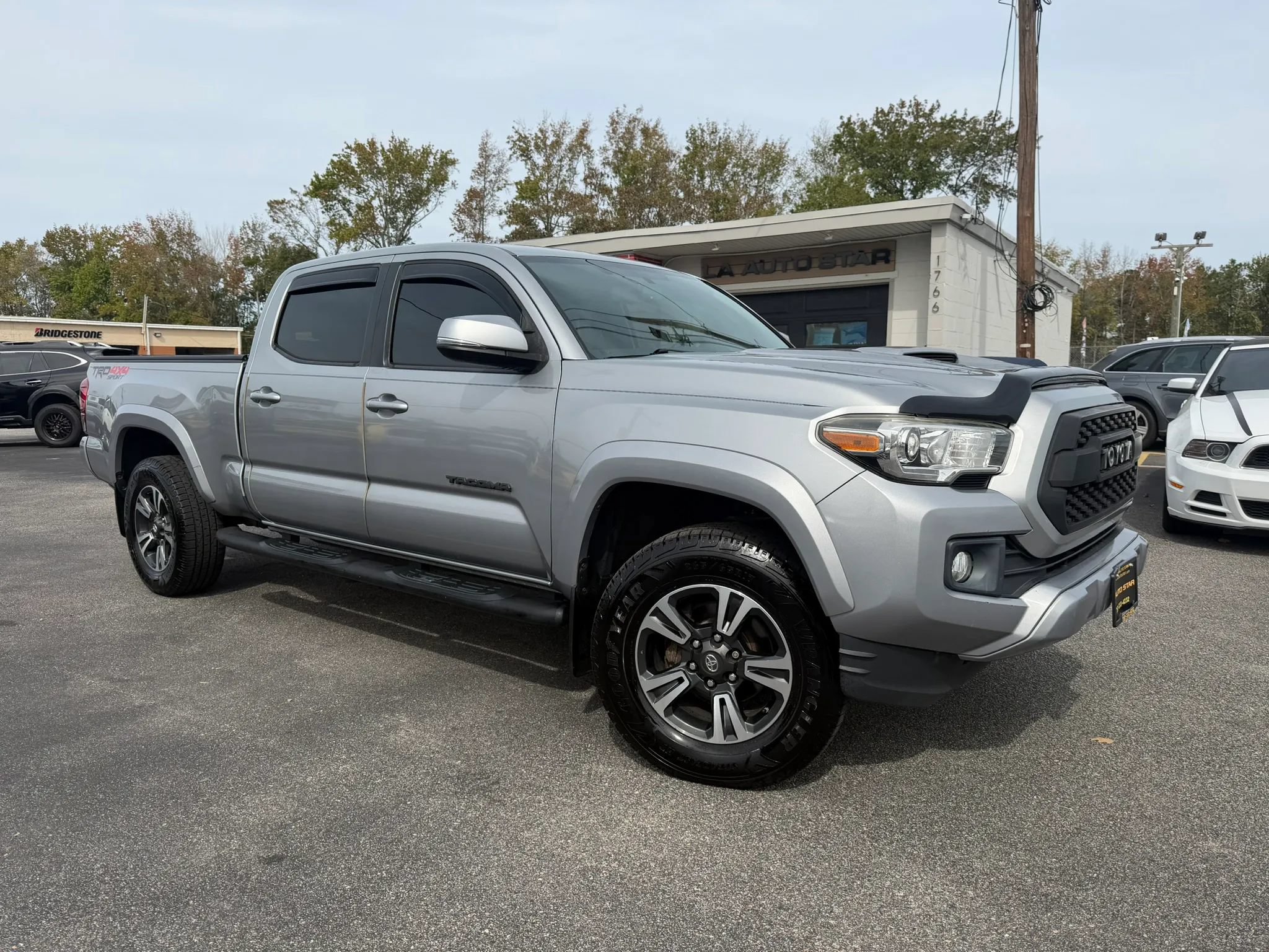 Used 2017 Toyota Tacoma TRD Sport w/ Tow Package AWD/4WD image 1