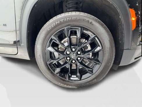 Used 2025 Chevrolet Traverse LT w/ Midnight/Sport Edition FWD image 13