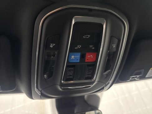 New 2025 Jeep Grand Cherokee Altitude image 13