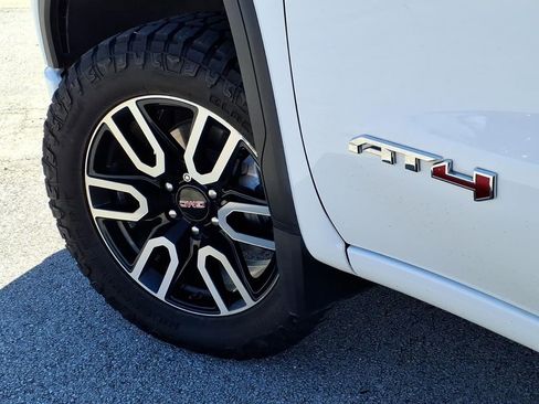 Used 2022 GMC Sierra 1500 AT4 w/ AT4 Preferred Package image 10