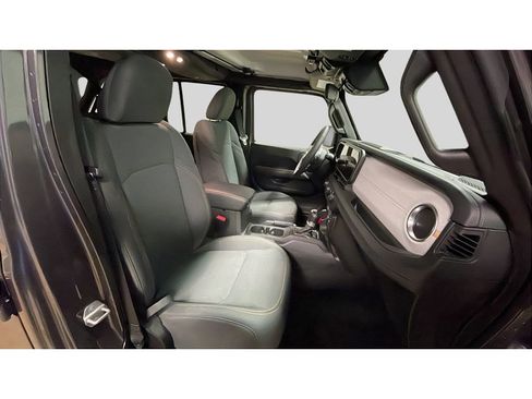 Used 2025 Jeep Wrangler Unlimited Sahara w/ Safety Group image 17