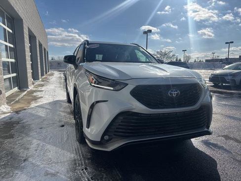 Certified 2024 Toyota Highlander XSE image 3