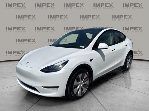 Used 2023 Tesla Model Y Long Range AWD/4WD image 1