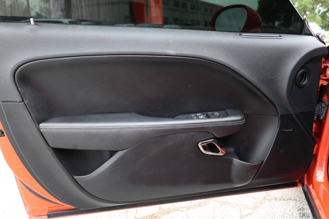 Used 2016 Dodge Challenger SRT Hellcat RWD image 12