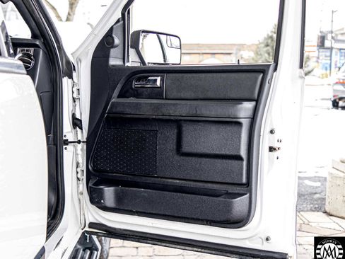 Used 2016 Ford Expedition XL image 32