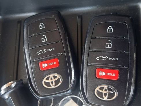 Used 2023 Toyota Tundra SR5 w/ SR5 Premium Package AWD/4WD image 32