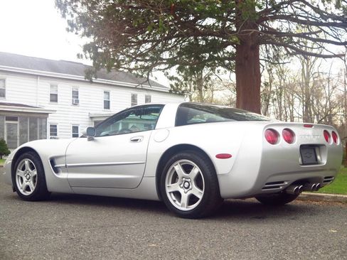 Used 1999 Chevrolet Corvette Coupe w/ Performance Handling Pkg image 3