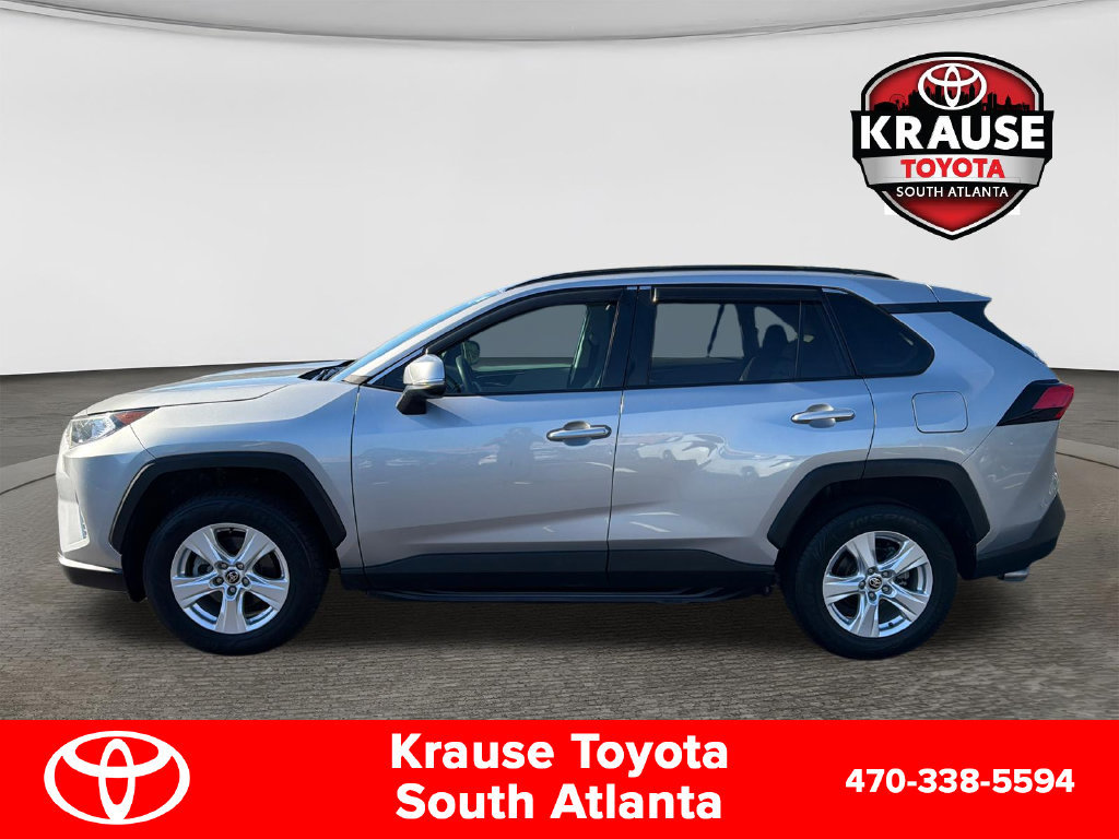 Used 2021 Toyota RAV4 XLE w/ Convenience Package FWD image 4