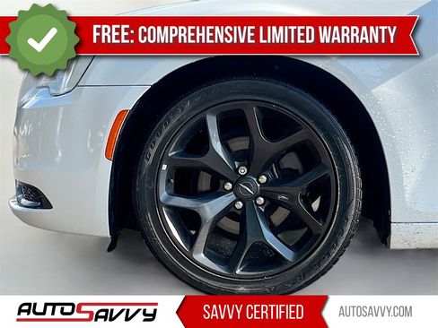 Used 2020 Chrysler 300 Touring w/ Sport Appearance Package image 29