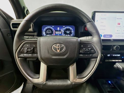 Used 2025 Toyota 4Runner TRD Off-Road Premium AWD/4WD image 17