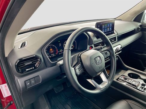 Used 2025 Honda Pilot EX-L image 9