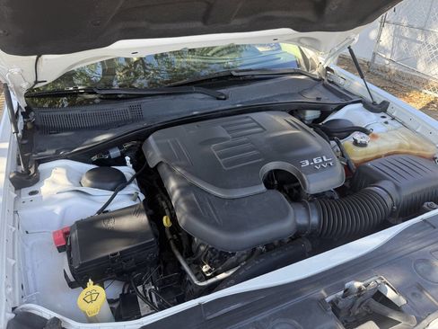 Used 2014 Chrysler 300 image 18