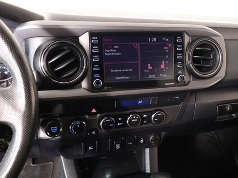 Used 2022 Toyota Tacoma TRD Off-Road image 5