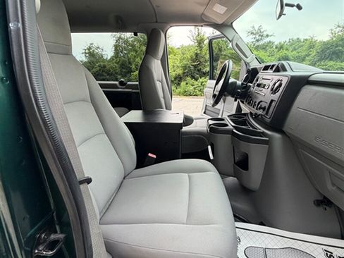 Used 2009 Ford E-150 and Econoline 150 Wagon RWD image 17