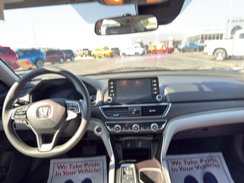 Used 2018 Honda Accord EX image 15