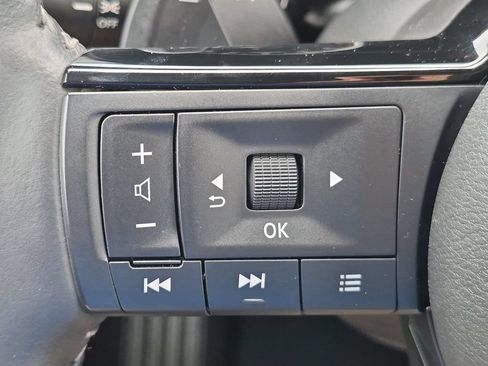 Used 2025 Nissan Pathfinder SL AWD/4WD image 14