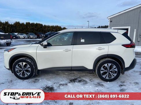 Used 2021 Nissan Rogue SV w/ Premium Package image 2