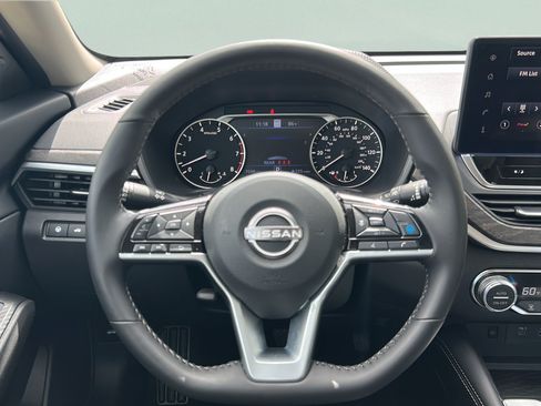 Used 2025 Nissan Altima 2.5 SV w/ SV Premium Package FWD image 16