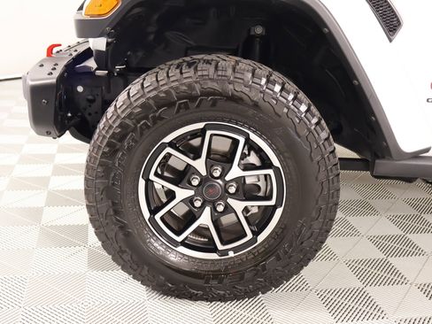 Used 2025 Jeep Gladiator Rubicon AWD/4WD image 18