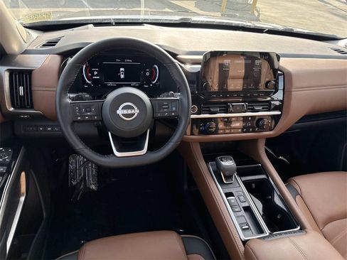 Used 2024 Nissan Pathfinder Platinum w/ Cargo Package image 7