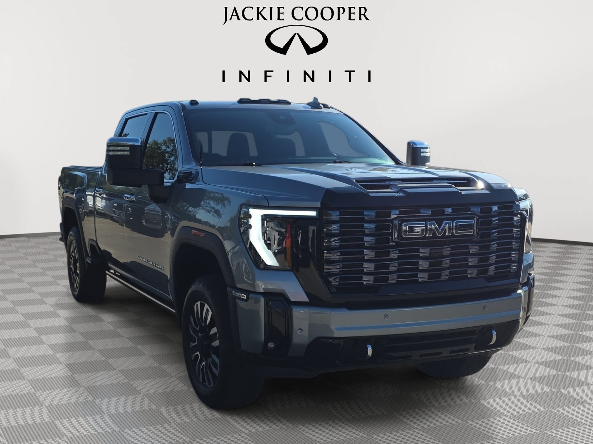 Used 2025 GMC Sierra 2500 Denali Ultimate AWD/4WD image 3