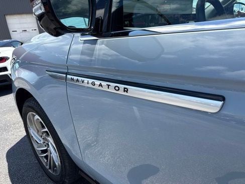 Used 2025 Lincoln Navigator L Reserve AWD/4WD image 11