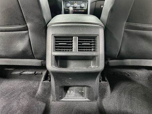 Used 2022 Volkswagen Atlas Cross Sport SEL R-Line image 20