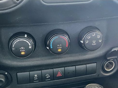 Used 2012 Jeep Wrangler Unlimited Sport AWD/4WD image 14