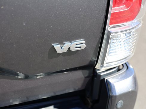 Used 2021 Toyota Tacoma TRD Off-Road w/ Technology Package image 11